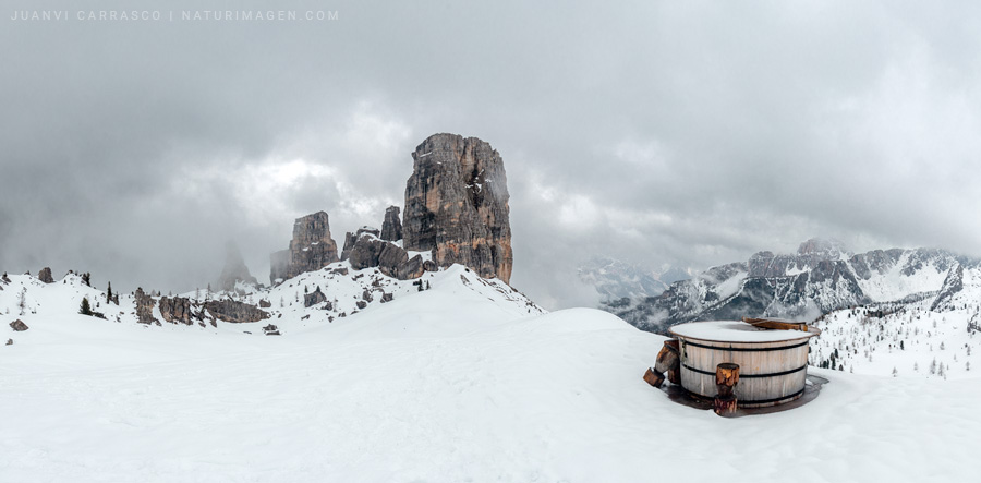Cinque torri bajo la nieve, Dolomitas, Alpes italianos