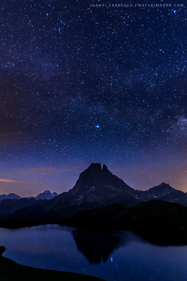 Lago Gentau y pico Midi d'Ossau, Pirineo francés